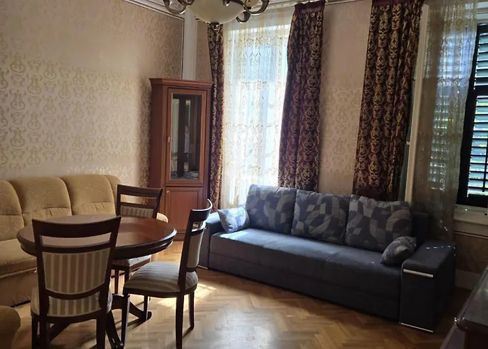 Kamelija - Center Minute To The