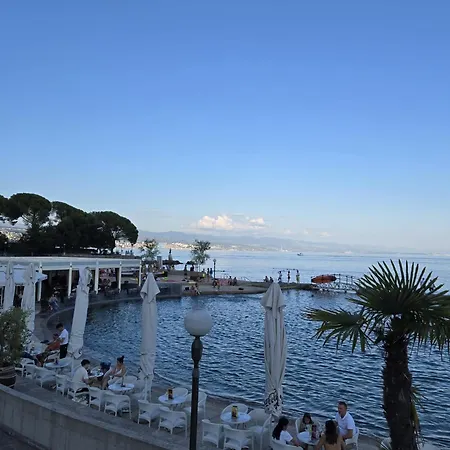 Kamelija - Center Minute To The Daire